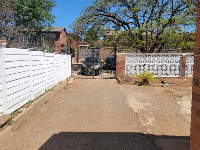 3 Bedroom House for Sale in Paddonhurst, Bulawayo