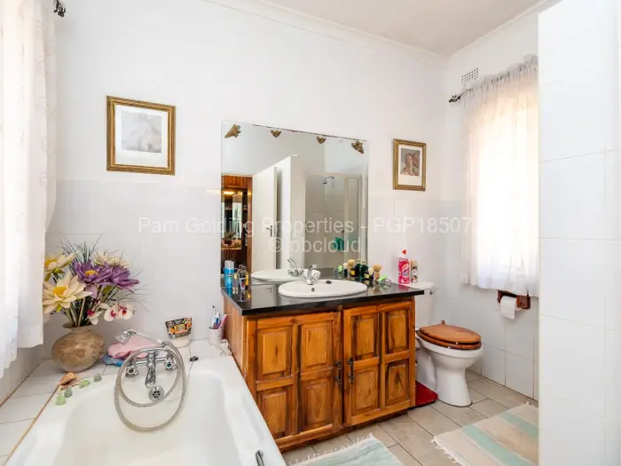 Townhouse/Cluster for Sale in Greystone Park, Harare