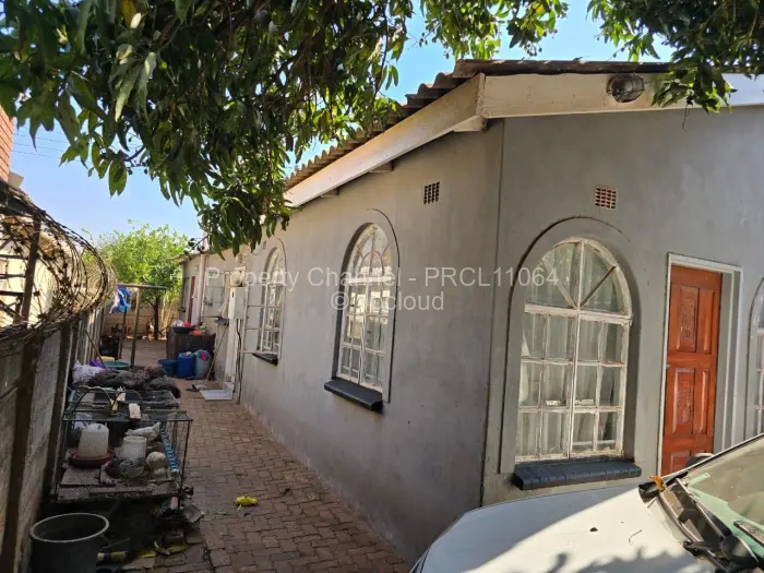 5 Bedroom House for Sale in Kuwadzana, Harare