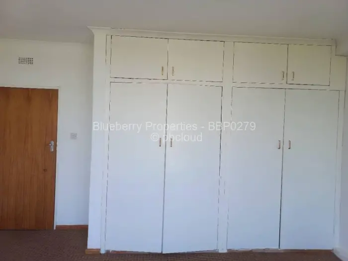 5 Bedroom House to Rent in Lake Chivero, Lake Chivero