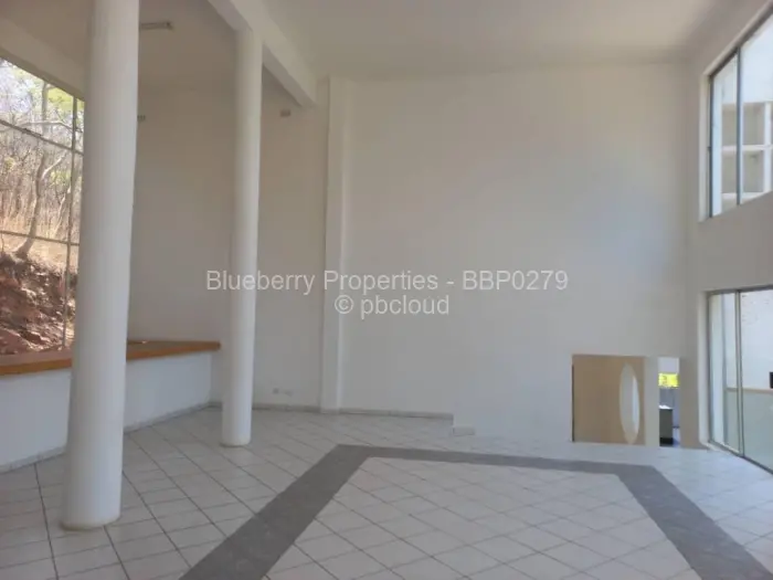 5 Bedroom House to Rent in Lake Chivero, Lake Chivero