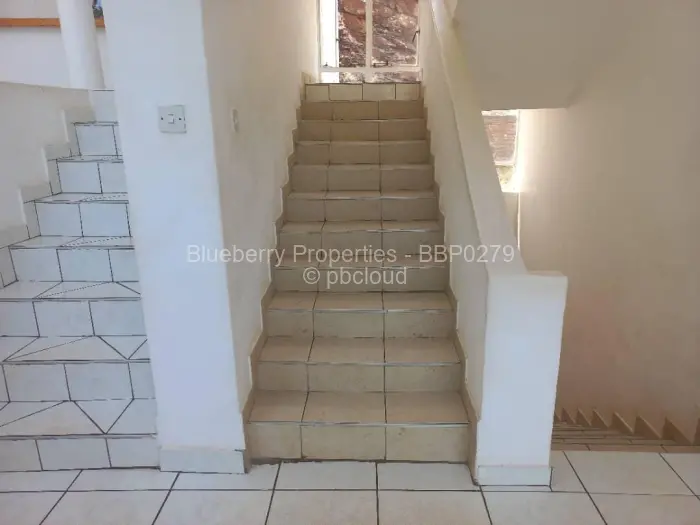 5 Bedroom House to Rent in Lake Chivero, Lake Chivero