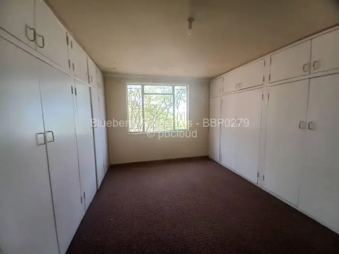 5 Bedroom House to Rent in Lake Chivero, Lake Chivero