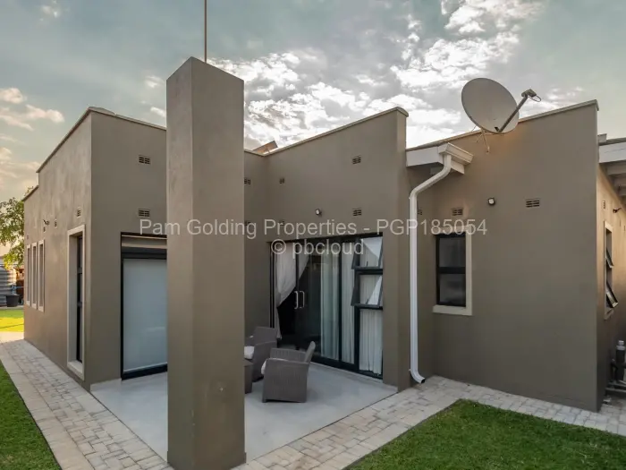 Townhouse/Cluster for Sale in Arlington, Harare
