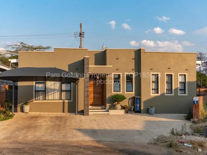 Townhouse/Cluster for Sale in Arlington, Harare