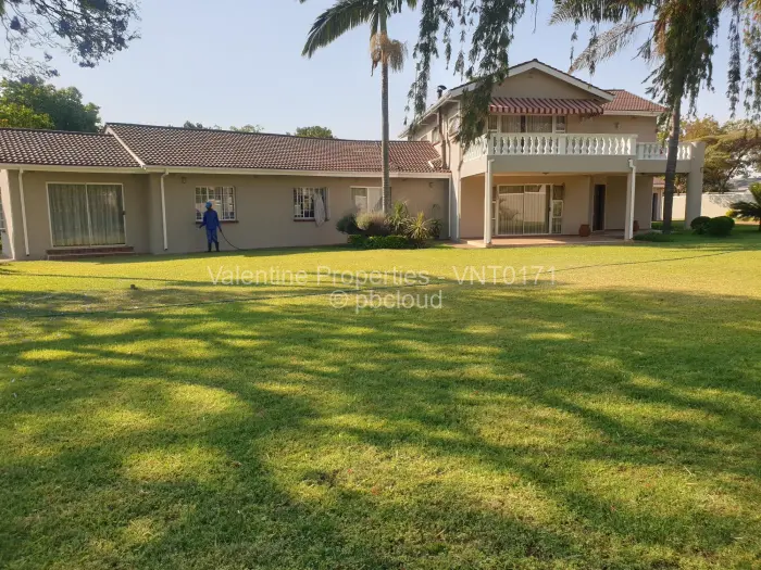 6 Bedroom House to Rent in Helensvale, Harare