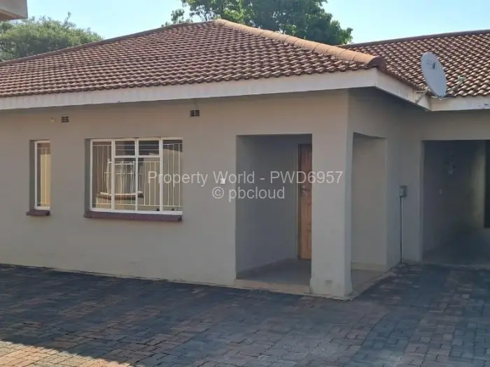 Townhouse/Complex/Cluster to Rent in Highlands, Harare