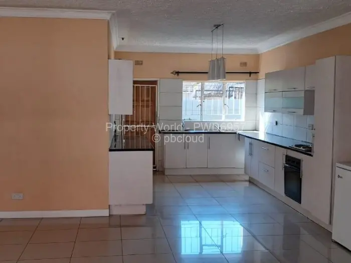 Townhouse/Complex/Cluster to Rent in Highlands, Harare