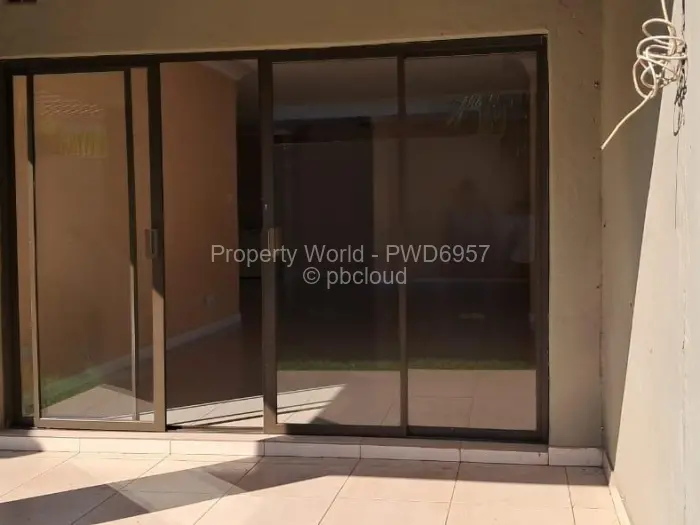 Townhouse/Complex/Cluster to Rent in Highlands, Harare