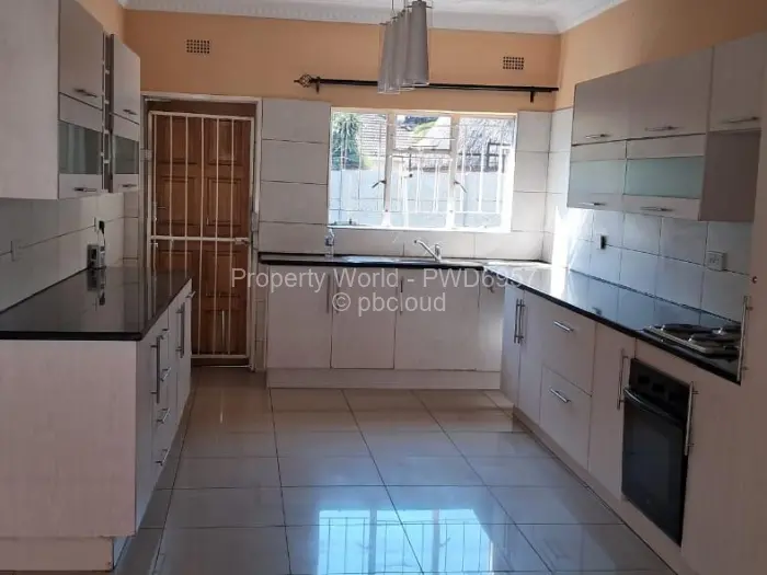 Townhouse/Complex/Cluster to Rent in Highlands, Harare