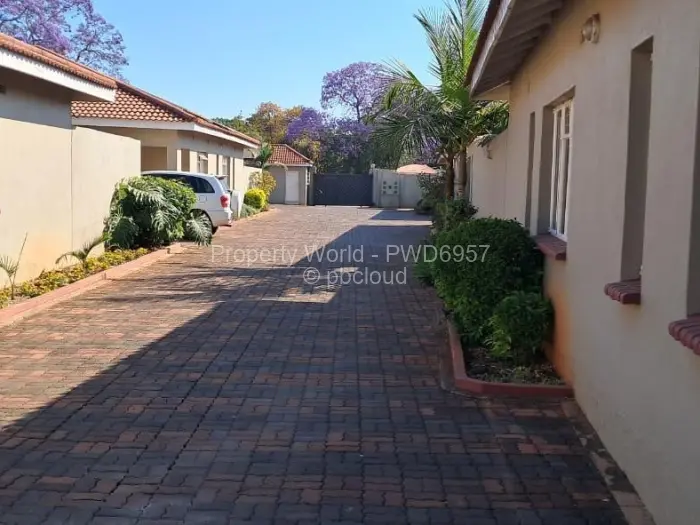 Townhouse/Complex/Cluster to Rent in Highlands, Harare