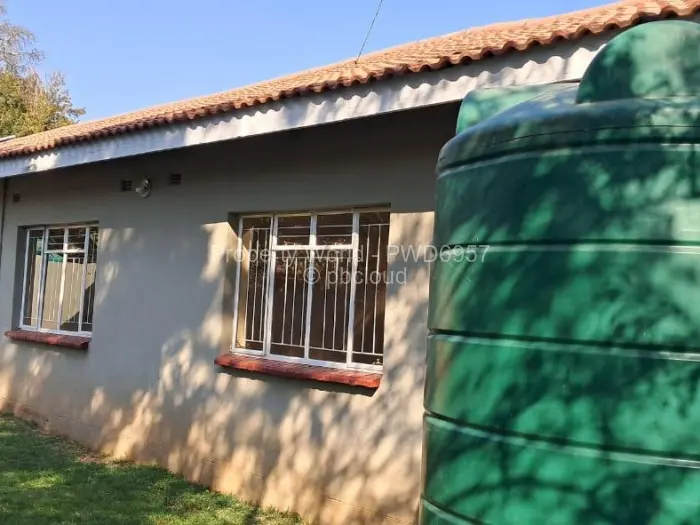 Townhouse/Complex/Cluster to Rent in Highlands, Harare