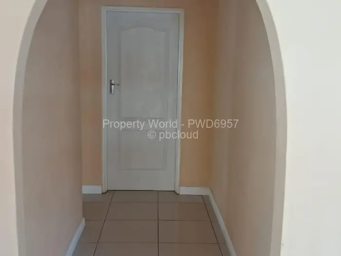 Townhouse/Complex/Cluster to Rent in Highlands, Harare