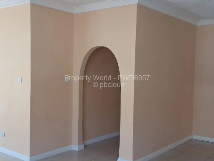 Townhouse/Complex/Cluster to Rent in Highlands, Harare