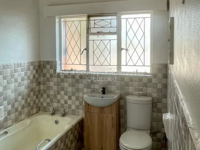 2 Bedroom Cottage/Garden Flat for Sale in Marlborough, Harare