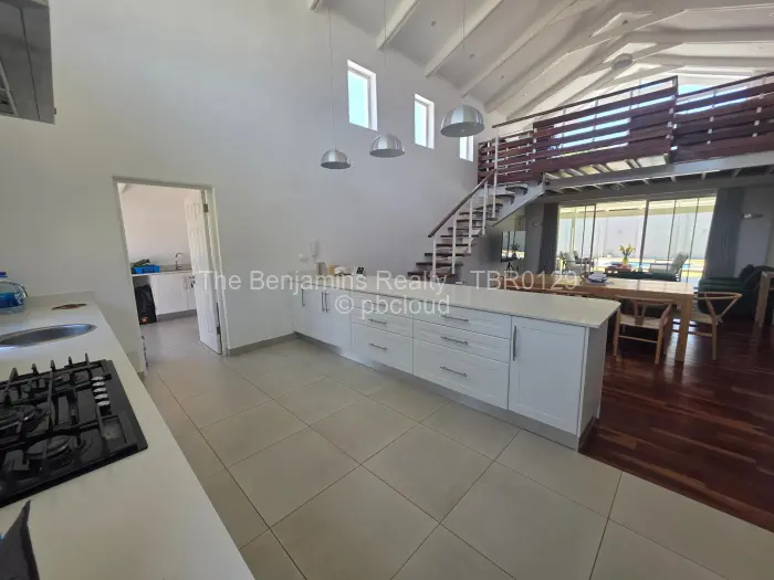 Townhouse/Complex/Cluster to Rent in Newlands