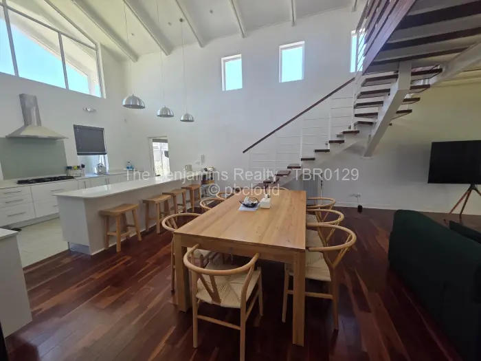 Townhouse/Complex/Cluster to Rent in Newlands