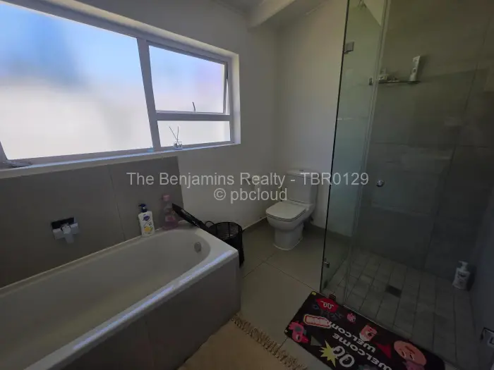 Townhouse/Complex/Cluster to Rent in Newlands