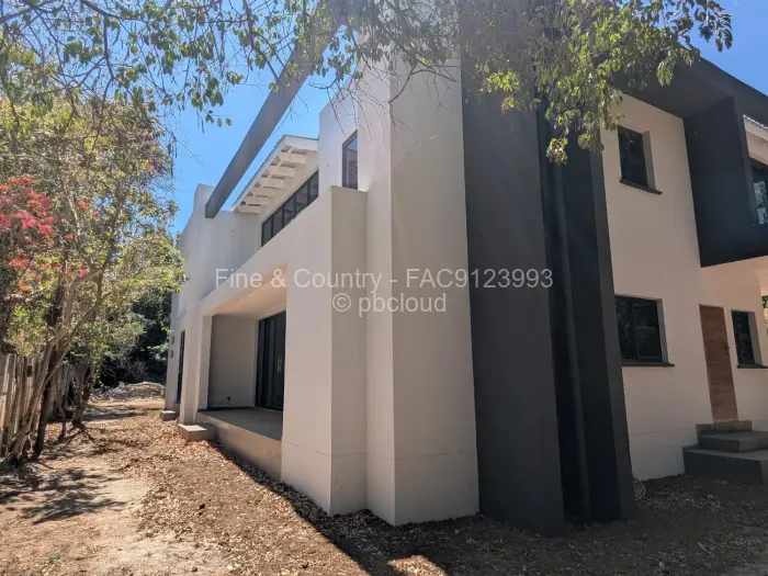 Townhouse/Complex/Cluster for Sale in Highlands, Harare