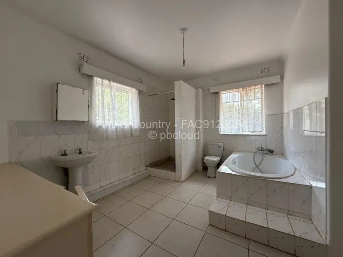 5 Bedroom House for Sale in Greendale, Harare