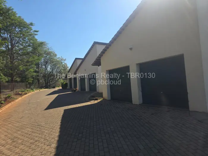 Townhouse/Complex/Cluster to Rent in Borrowdale Brooke