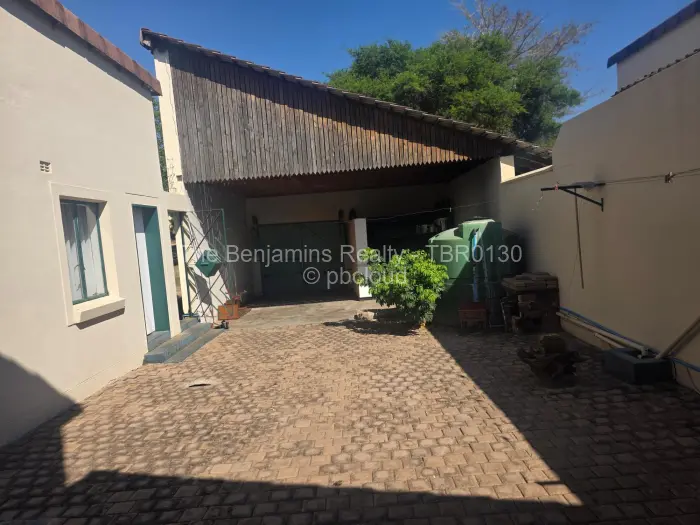 Townhouse/Complex/Cluster to Rent in Borrowdale Brooke