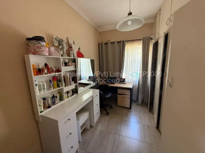 Townhouse/Complex/Cluster to Rent in Avondale West