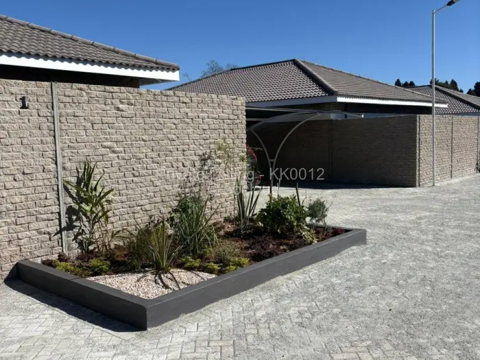 Townhouse/Complex/Cluster to Rent in Greendale North