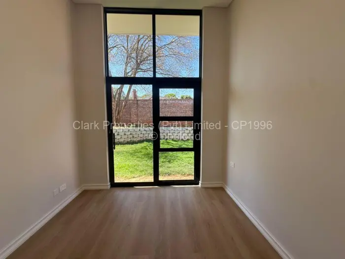 Townhouse/Complex/Cluster to Rent in Newlands