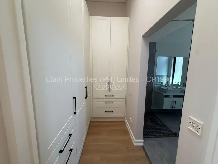 Townhouse/Complex/Cluster to Rent in Newlands