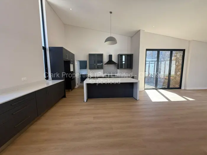 Townhouse/Complex/Cluster to Rent in Newlands