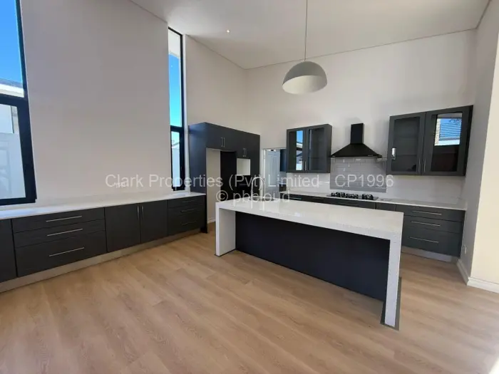 Townhouse/Complex/Cluster to Rent in Newlands