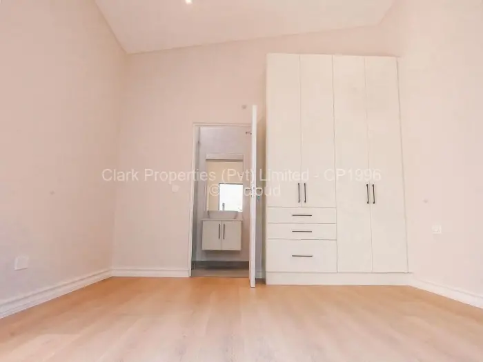 Townhouse/Complex/Cluster to Rent in Newlands