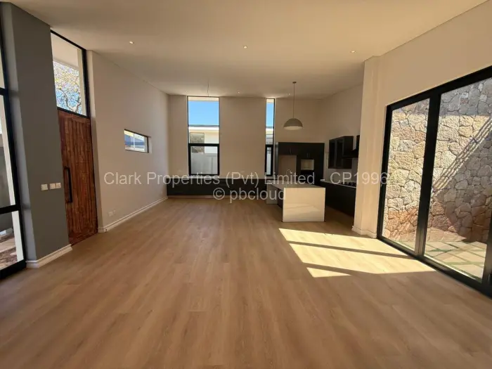 Townhouse/Complex/Cluster to Rent in Newlands