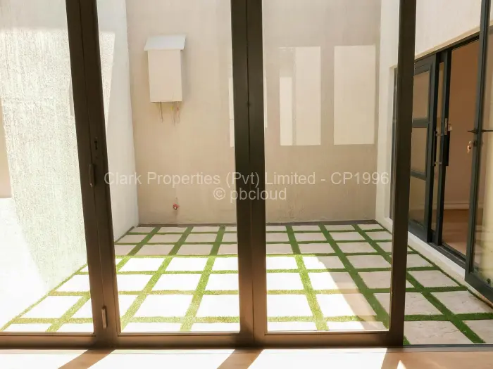 Townhouse/Complex/Cluster to Rent in Newlands