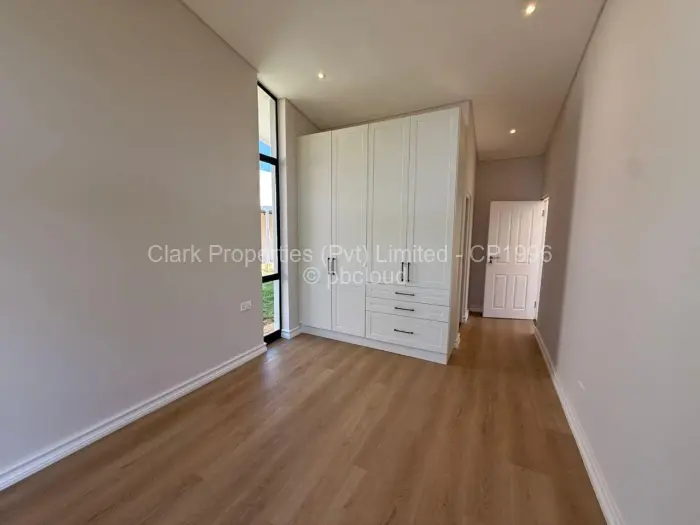 Townhouse/Complex/Cluster to Rent in Newlands