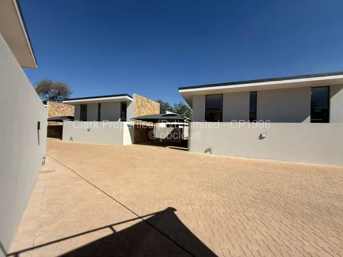 Townhouse/Complex/Cluster to Rent in Newlands
