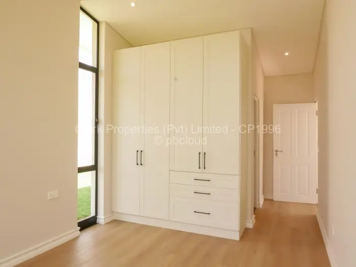 Townhouse/Complex/Cluster to Rent in Newlands