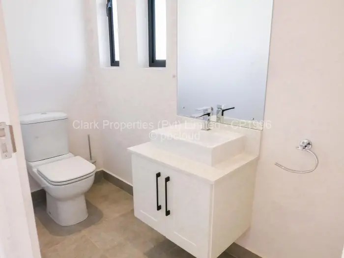 Townhouse/Complex/Cluster to Rent in Newlands