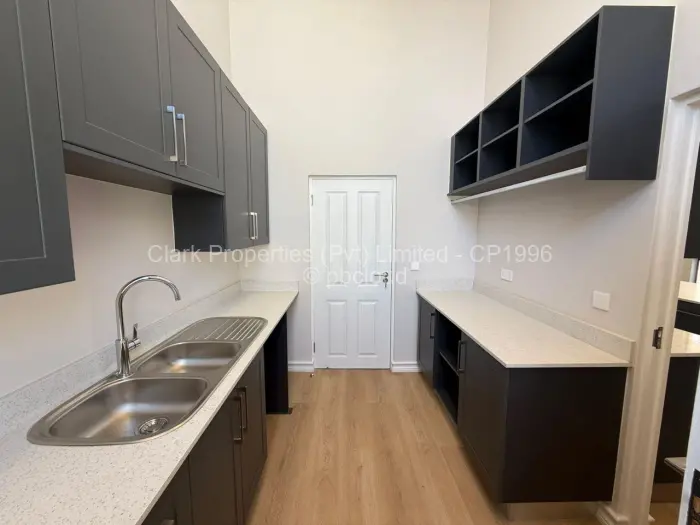 Townhouse/Complex/Cluster to Rent in Newlands