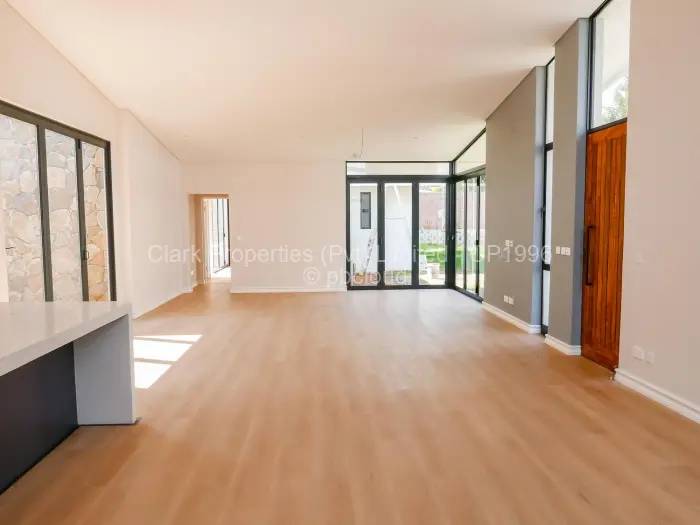 Townhouse/Complex/Cluster to Rent in Newlands