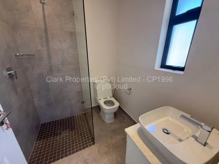 Townhouse/Complex/Cluster to Rent in Newlands