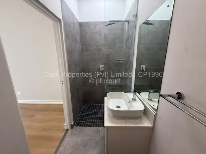 Townhouse/Complex/Cluster to Rent in Newlands