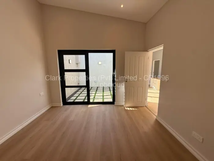 Townhouse/Complex/Cluster to Rent in Newlands