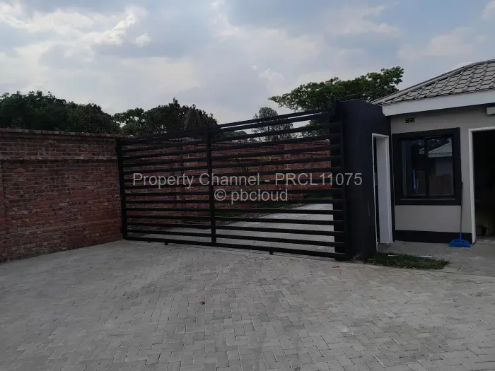 Townhouse/Cluster for Sale in Waterfalls, Harare