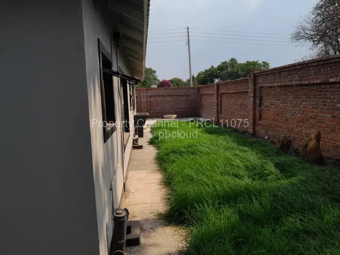 Townhouse/Cluster for Sale in Waterfalls, Harare