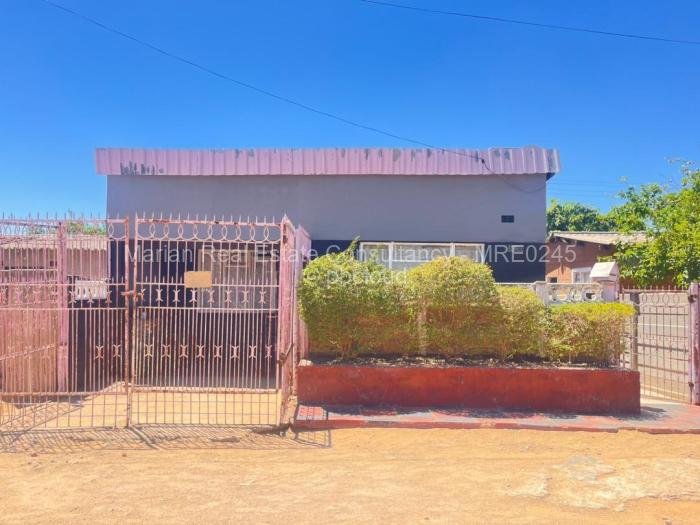 4 Bedroom House for Sale in Entumbane, Bulawayo