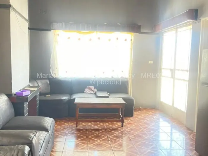4 Bedroom House for Sale in Entumbane, Bulawayo