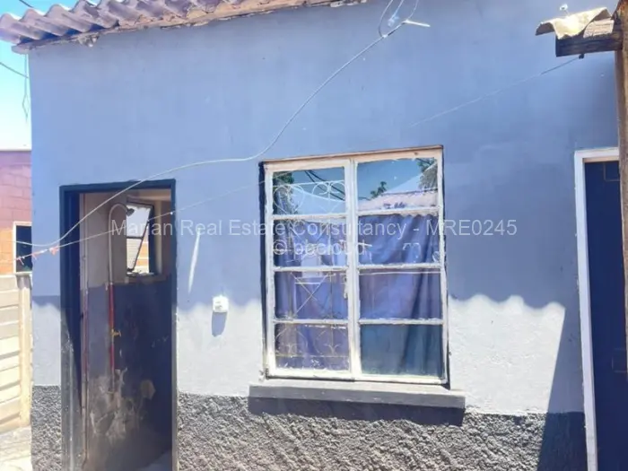 4 Bedroom House for Sale in Entumbane, Bulawayo