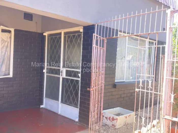 4 Bedroom House for Sale in Entumbane, Bulawayo